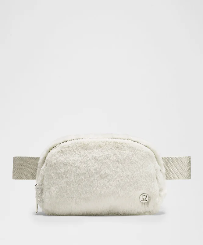 Lululemon Everywhere Belt Bag - Plush Fleece